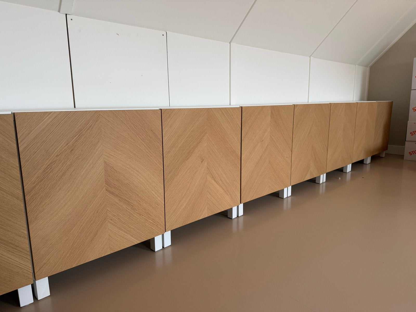 IIKEA BESTÅ kastenwand 8-delig -  eiken visgraat – 480 cm, Ophalen, Eikenhout, Zo goed als nieuw, 200 cm of meer