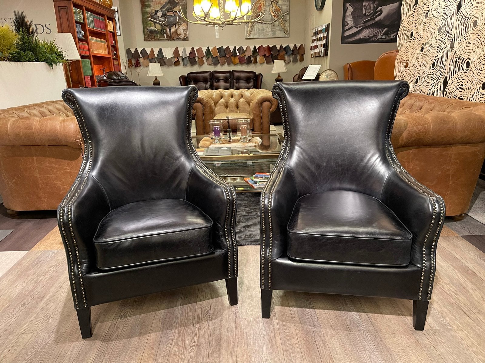 ACTIE CHESTERFIELD OORFAUTEUIL 'BRISTOL' ZWART VINTAGE LEDER, Huis en Inrichting, Fauteuils, Ophalen of Verzenden, Zo goed als nieuw