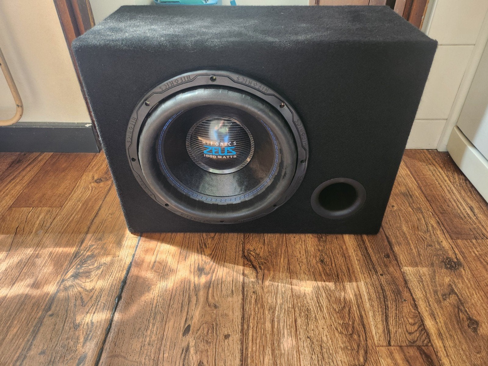 hifonics spl subwoofer in kist, Auto diversen, Ophalen, Zo goed als nieuw