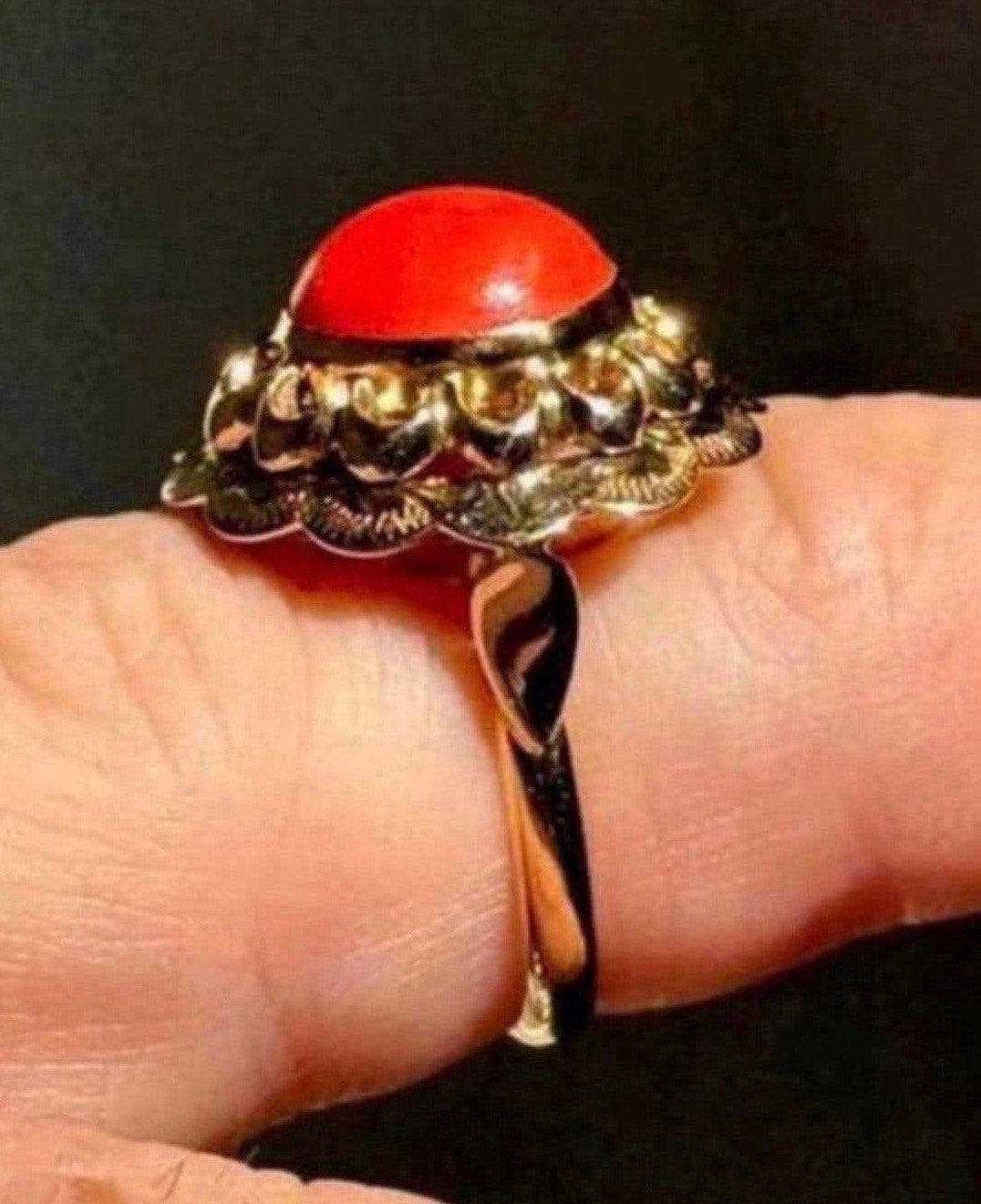 Prachtige vintage 14 karaat gouden ring met bloedkoraal!, Ophalen of Verzenden, Kleiner dan 17, Dame, Goud