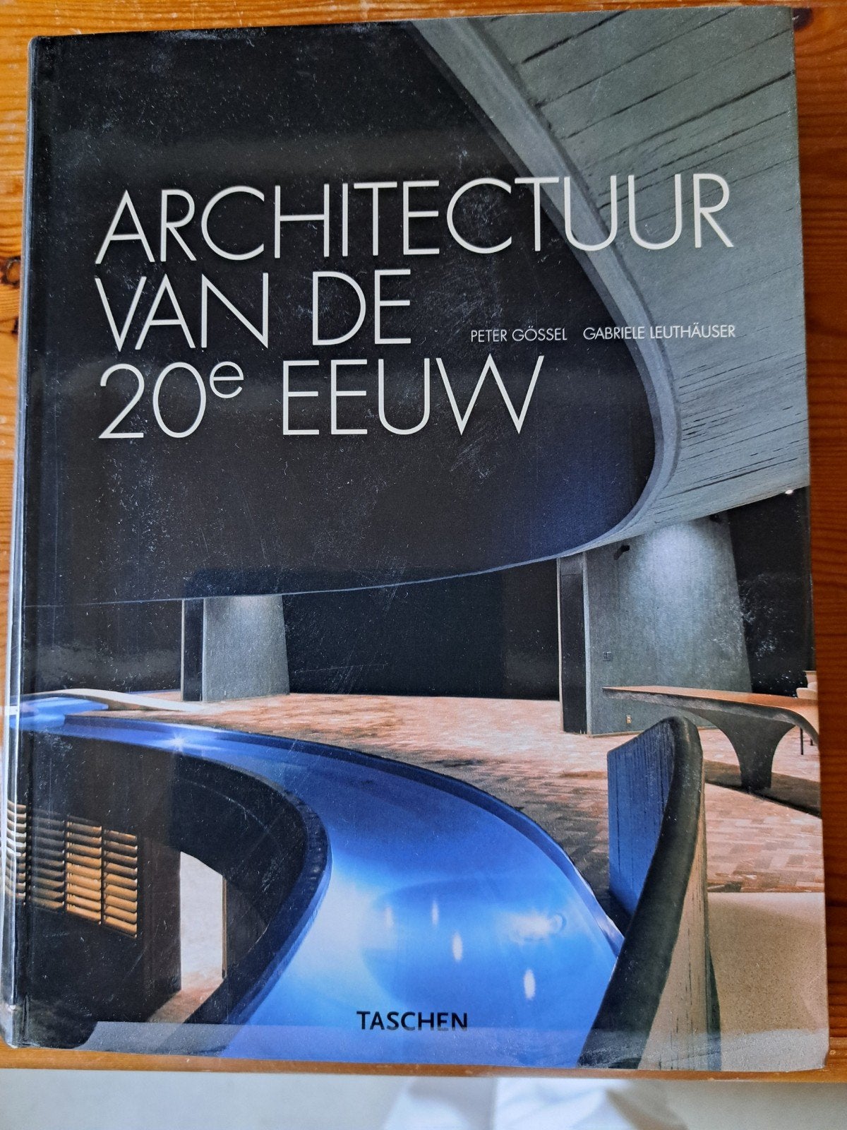 Architectuur van de 20e Eeuw  Peter Gössel & Gabriele Leuthä, Ophalen of Verzenden, Gelezen, Architectuur algemeen, Peter Gössel, Gabriele Leuthäuser