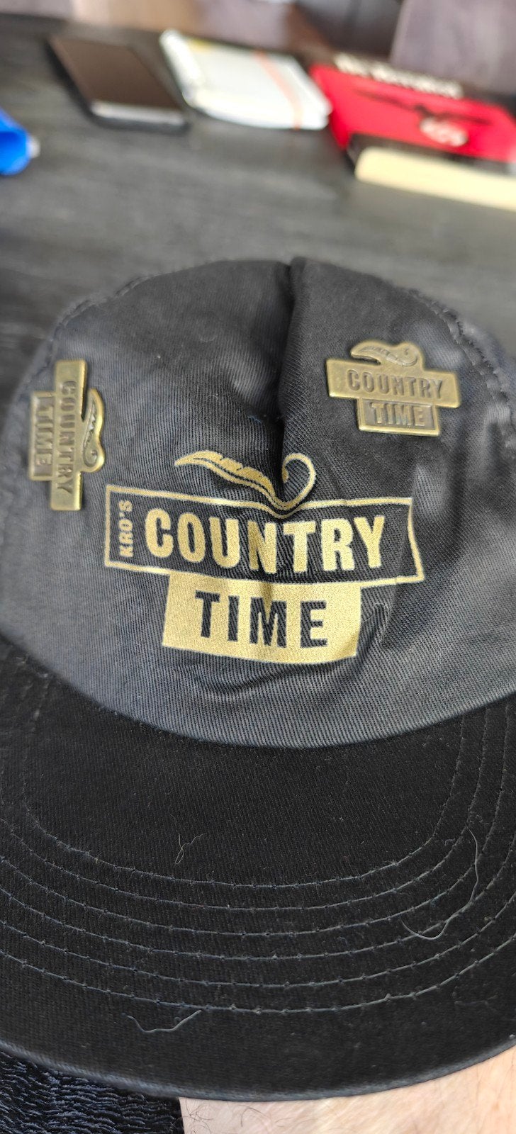 pet Country Time met 2 pins, Ophalen of Verzenden