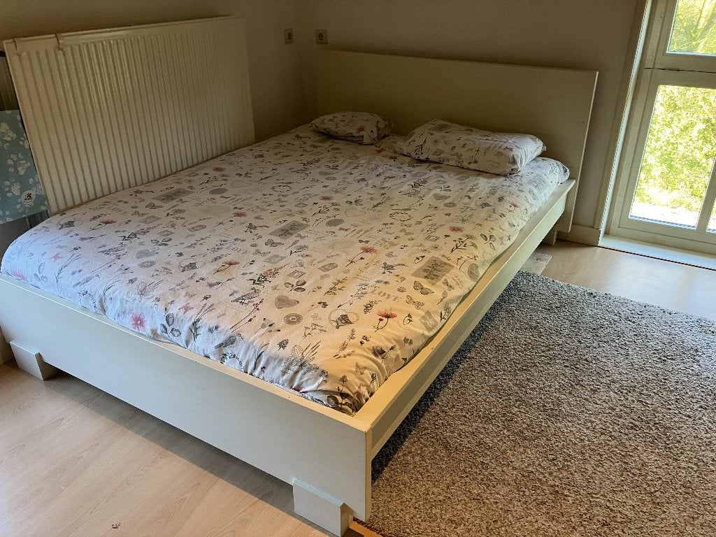 massief houten bed met matras 140 cm breed, Ophalen, Gebruikt, Massief hout, Tweepersoons