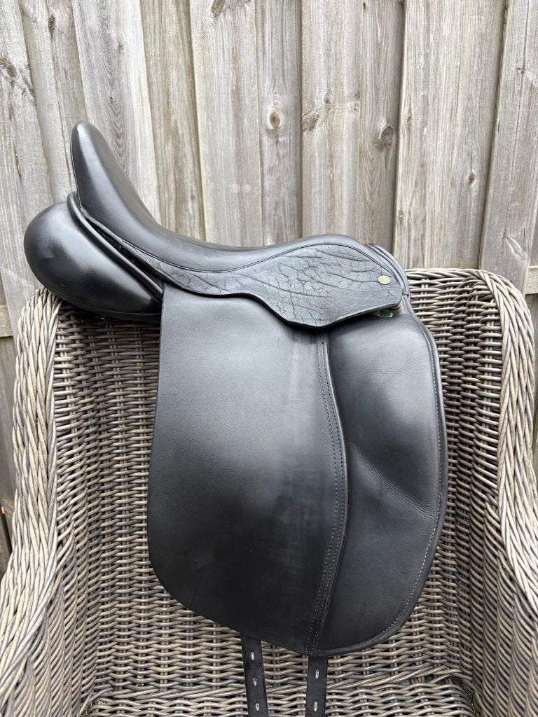 Hulsebos Dressuur zadel  WB4 M/W 17,5, Dieren en Toebehoren, Paarden en Pony's | Zadels, Ophalen, Zo goed als nieuw, Dressuur