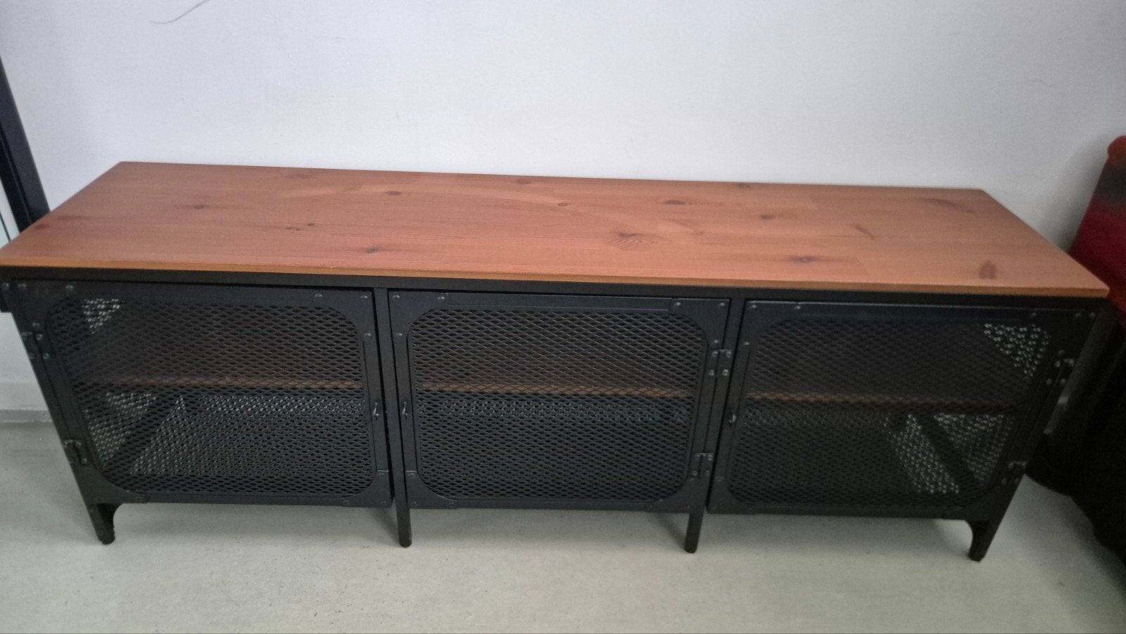 Industrieel tv-meubel zwart met houten blad - 150x36x54 cm, 100 tot 150 cm, Zo goed als nieuw, Minder dan 100 cm, Industrieel