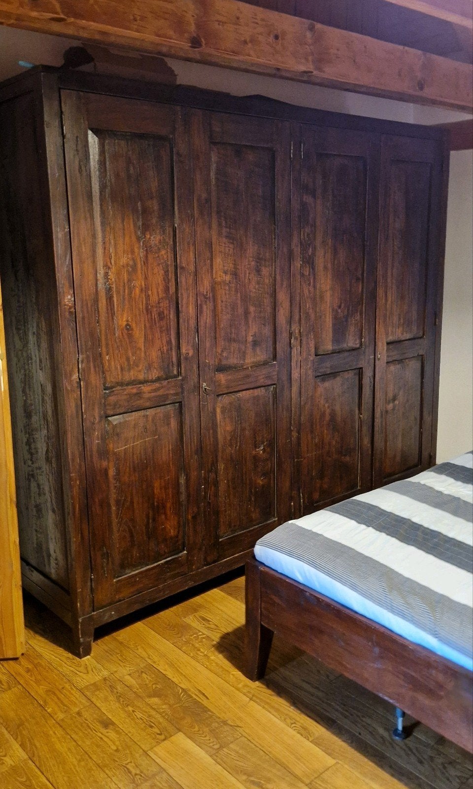 Antieke houten kledingkast met lades, Ophalen