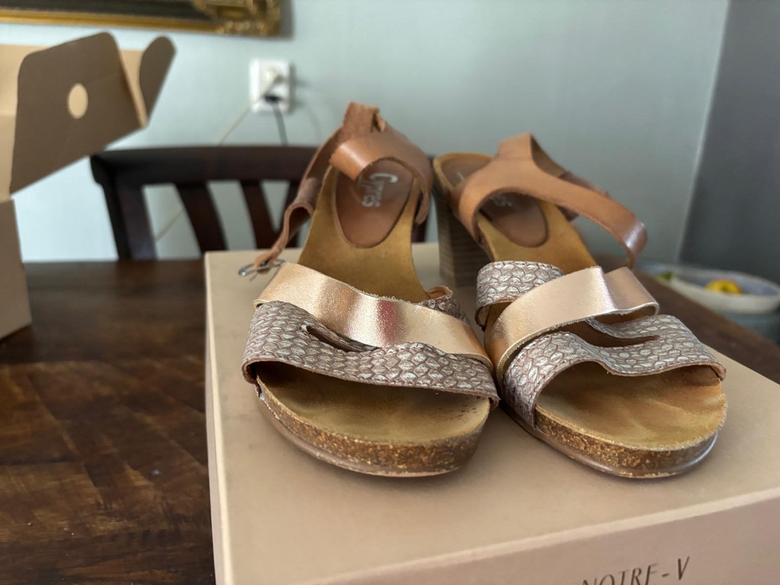 Cypres Sandalen met hak - Maat 38, Ophalen, Zo goed als nieuw, Sandalen of Muiltjes