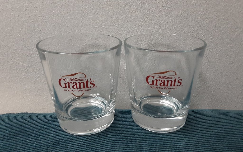 GRANTS whisky glazen, rode logo, 2 stuks, Verzamelen, Glas en Borrelglaasjes, Ophalen of Verzenden, Zo goed als nieuw, Borrel- of Shotglas