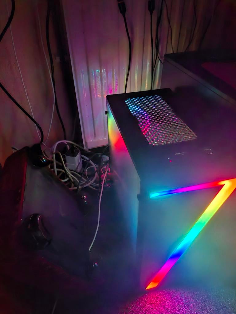 desktop windows 11 i5 8600k met rgb leds en monitor 24 inch, Computers en Software, Desktop Pc's, Ophalen, Met monitor, 8 GB, Zelf gebouwde pc