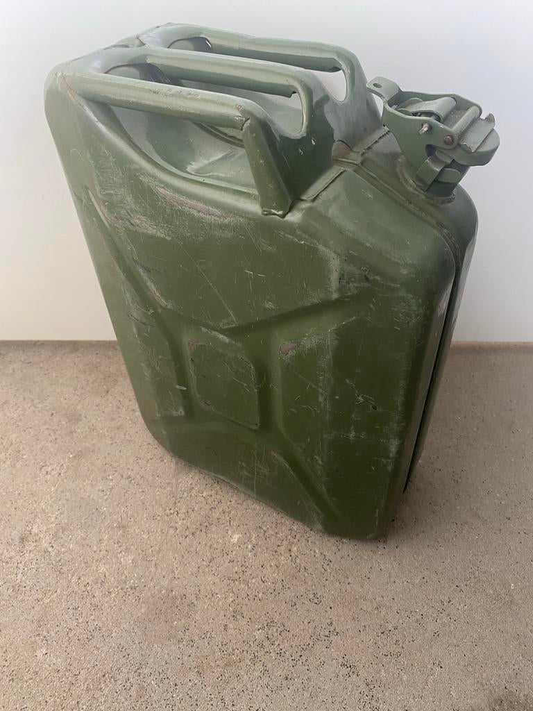Metalen Jerrycan 20 Liter - Robuust en Betrouwbaar, Ophalen of Verzenden, Zo goed als nieuw