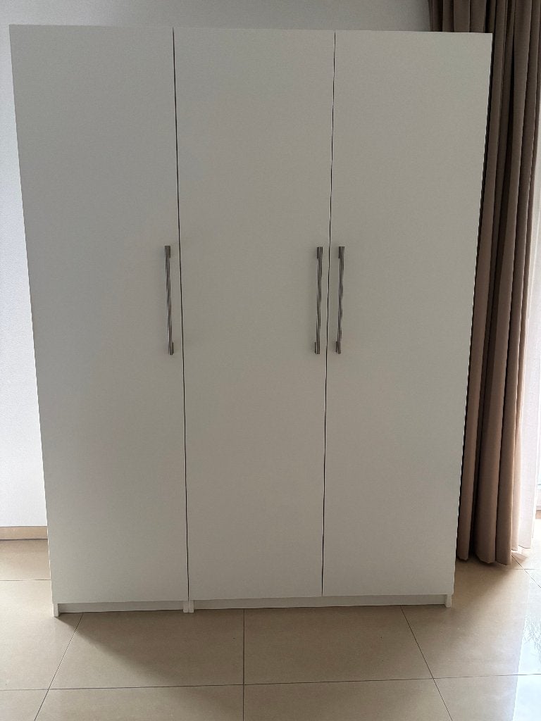 witte ikea kledingkast, hang en leggedeelte, Ophalen, Gebruikt, 100 tot 150 cm, Met plank(en)