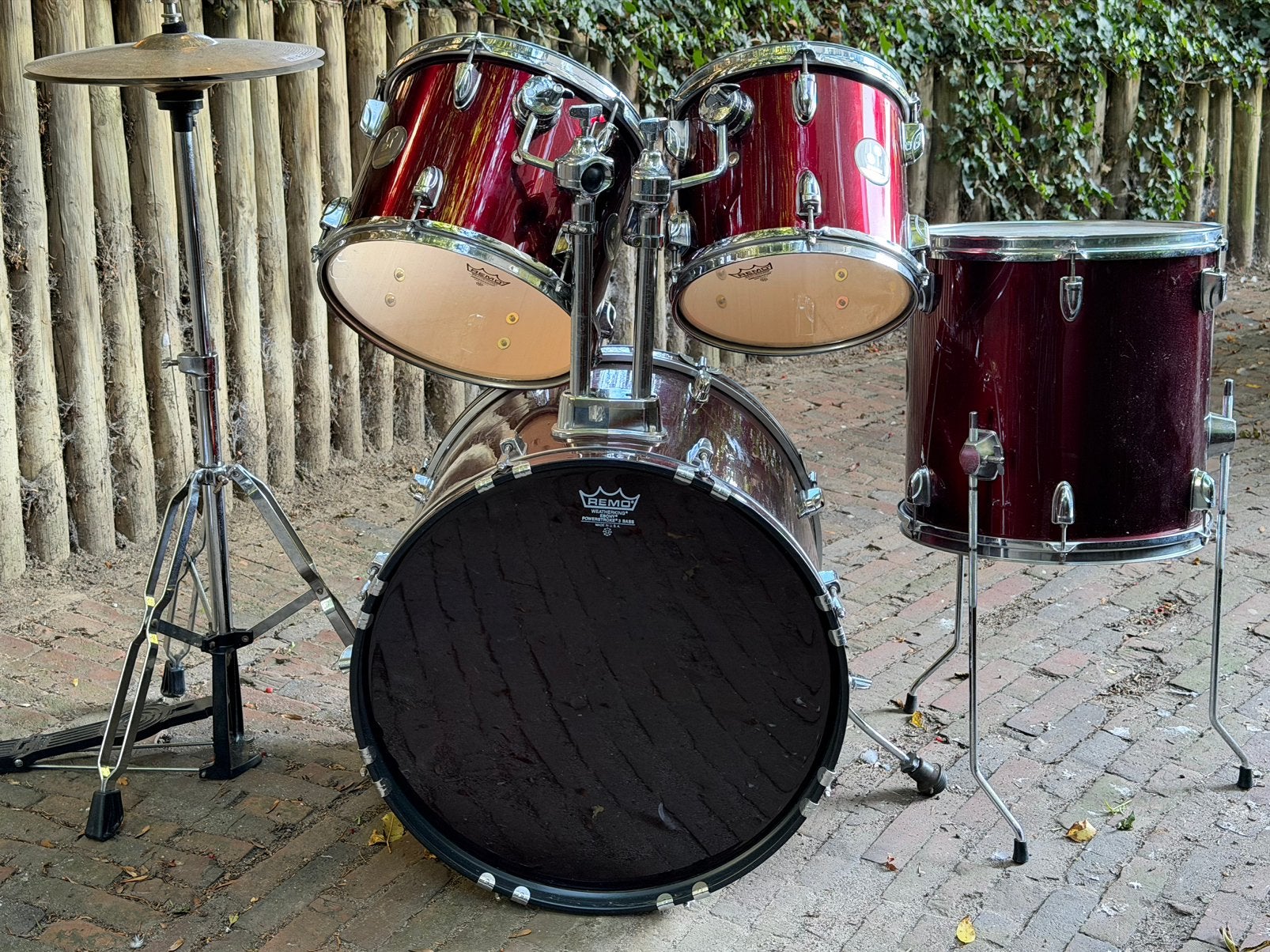 Mooie rode Sonor Force 505 drumstel in nette staat