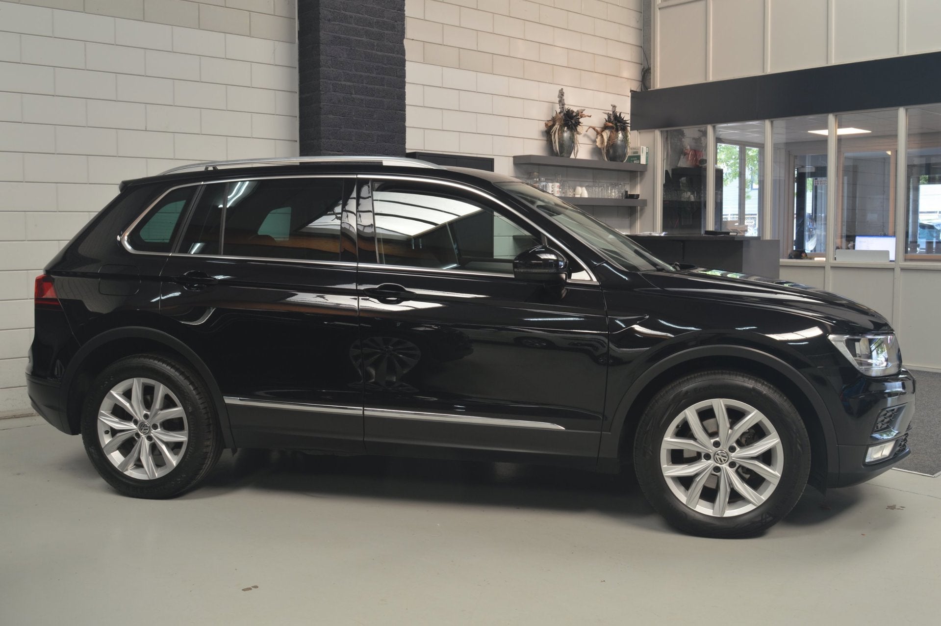 Volkswagen Tiguan 1.4 TSI ACT Comfortline Business // NAVI /, 4 cilinders, 150 pk, Zwart, Origineel Nederlands