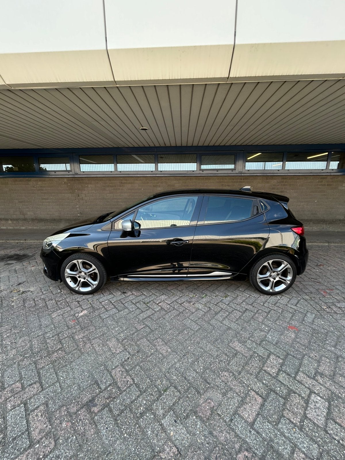 Renault Clio IV GT 1.2TCE / Nieuwe distrb.ketting & turbo, Stof, Zwart, 1200 kg, Navigatiesysteem