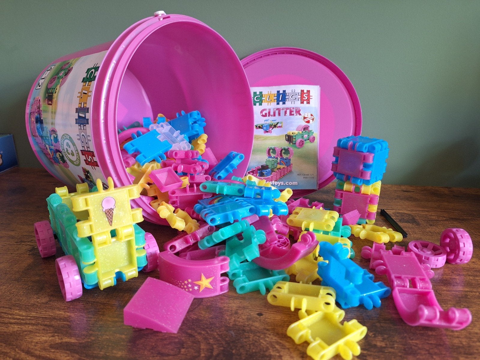 Clics Glitter Bouwblokken - Emmer met Handleiding - Meiden, Kinderen en Baby's, Ophalen of Verzenden, Zo goed als nieuw, Overige merken