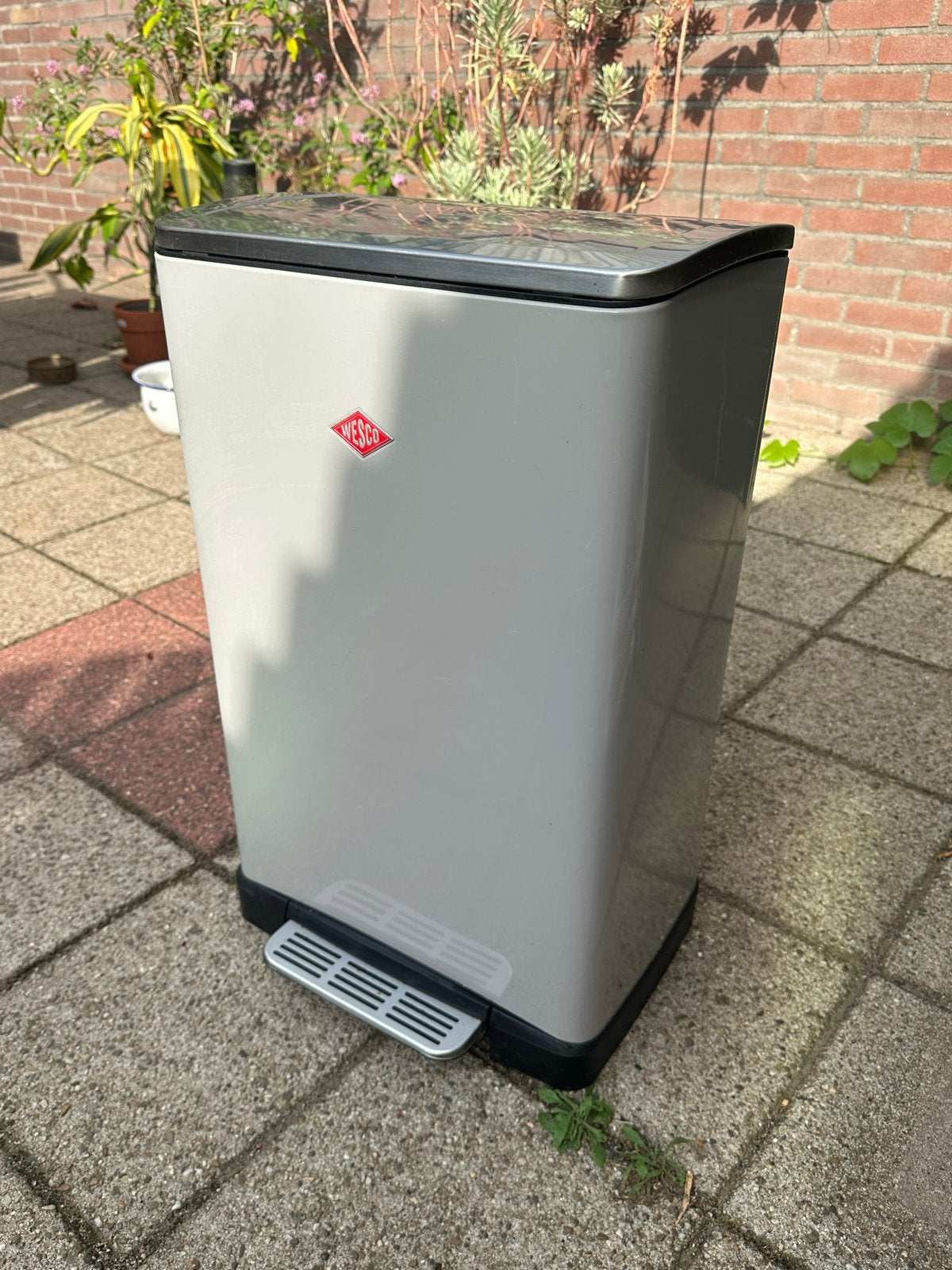 Wesco afvalemmer met pedaal en 2 x 18 cool gray, Ophalen, Met pedaal, Zo goed als nieuw, 30 tot 40 liter
