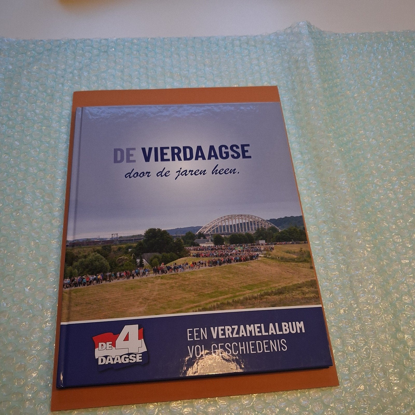 Nijmeegse 4daagse Plaatjesboek - Een Verzameling Historie, Ophalen of Verzenden, Nieuw, Plaatjesalbum