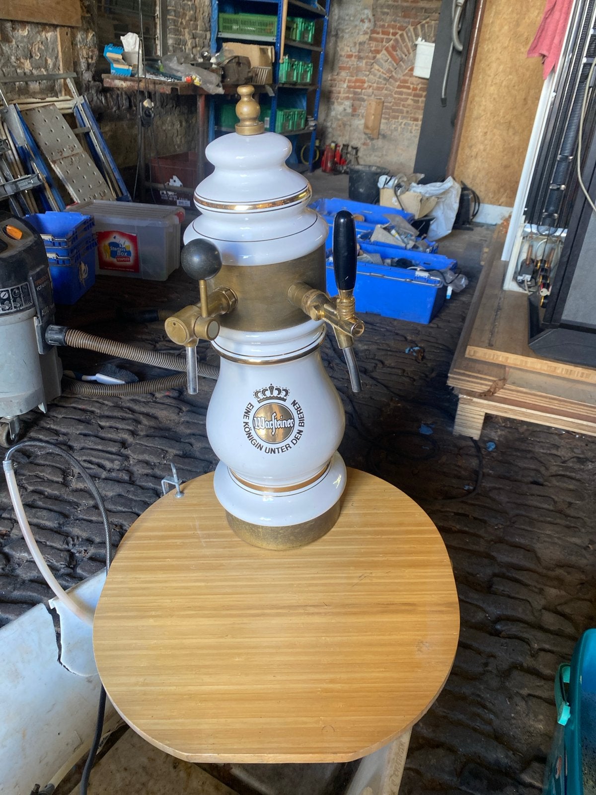 Warsteiner keramieken dubbele biertap met onderblad, Ophalen, Gebruikt