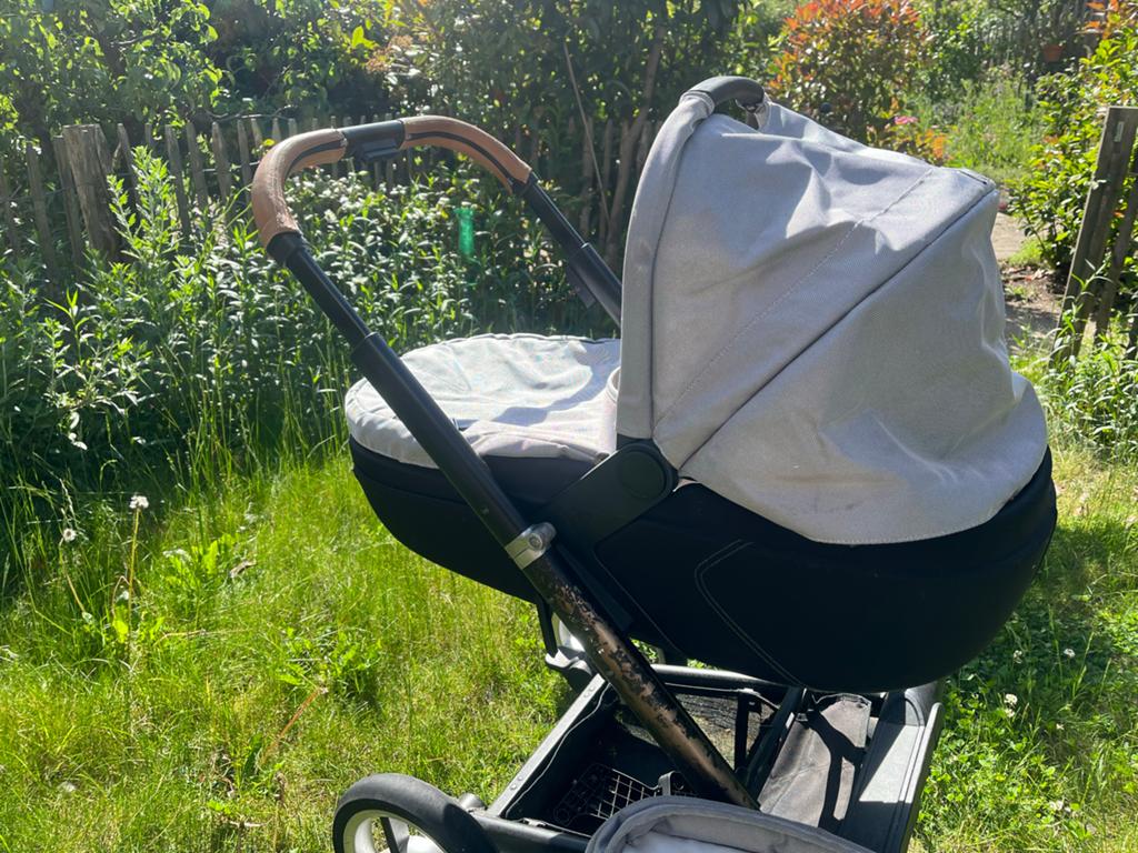 Mutsy iGo kinderwagen gebruikt maar wel gratis, Gebruikt, Combiwagen, Met reiswieg, Ophalen