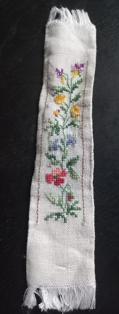 Geborduurde boekenlegger met bloemen, Verzamelen, Boekenleggers, Ophalen of Verzenden, Zo goed als nieuw, Overige onderwerpen