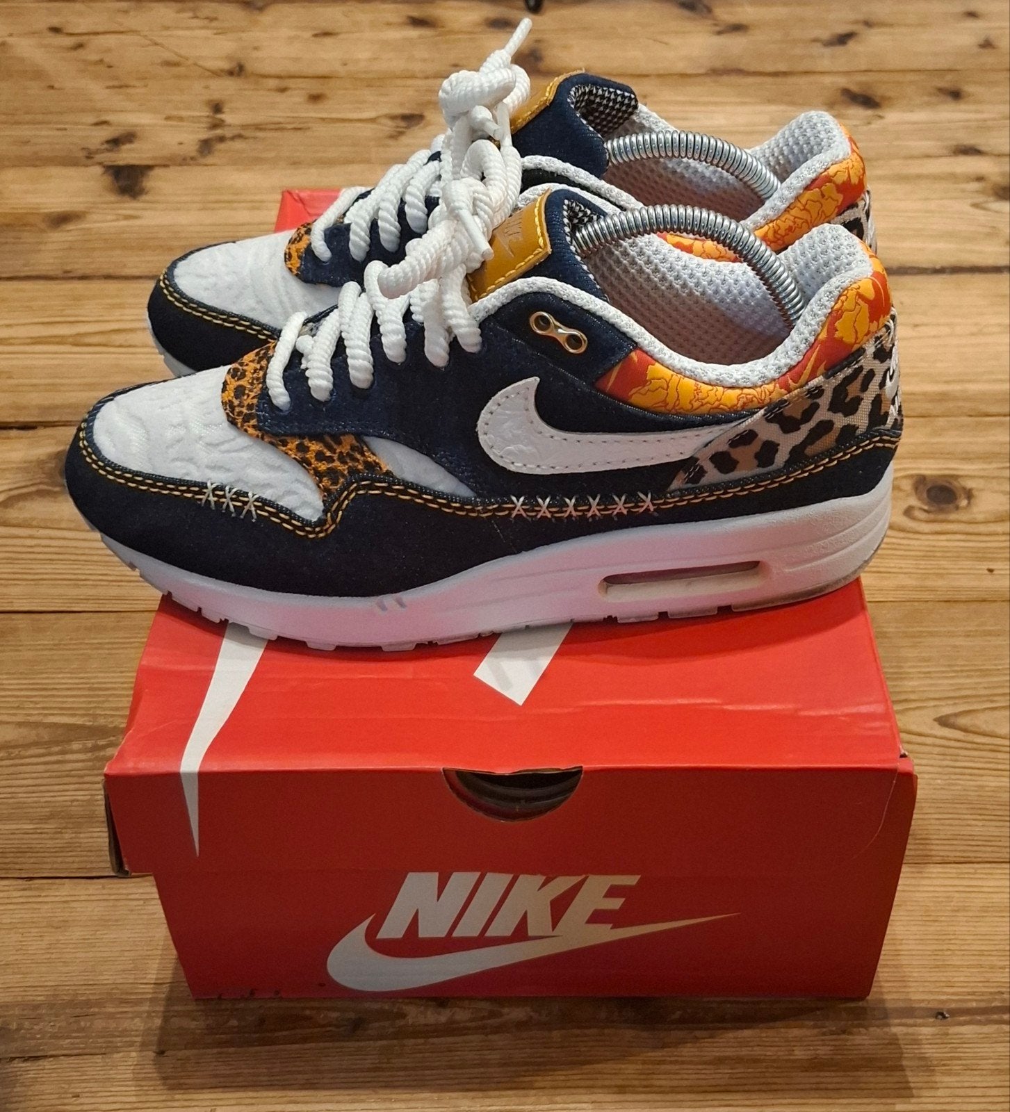 Nike Air Max 1 Denim Leopard - Maat 42, Kleding | Heren, Blauw, Nike, Ophalen of Verzenden, Sneakers of Gympen
