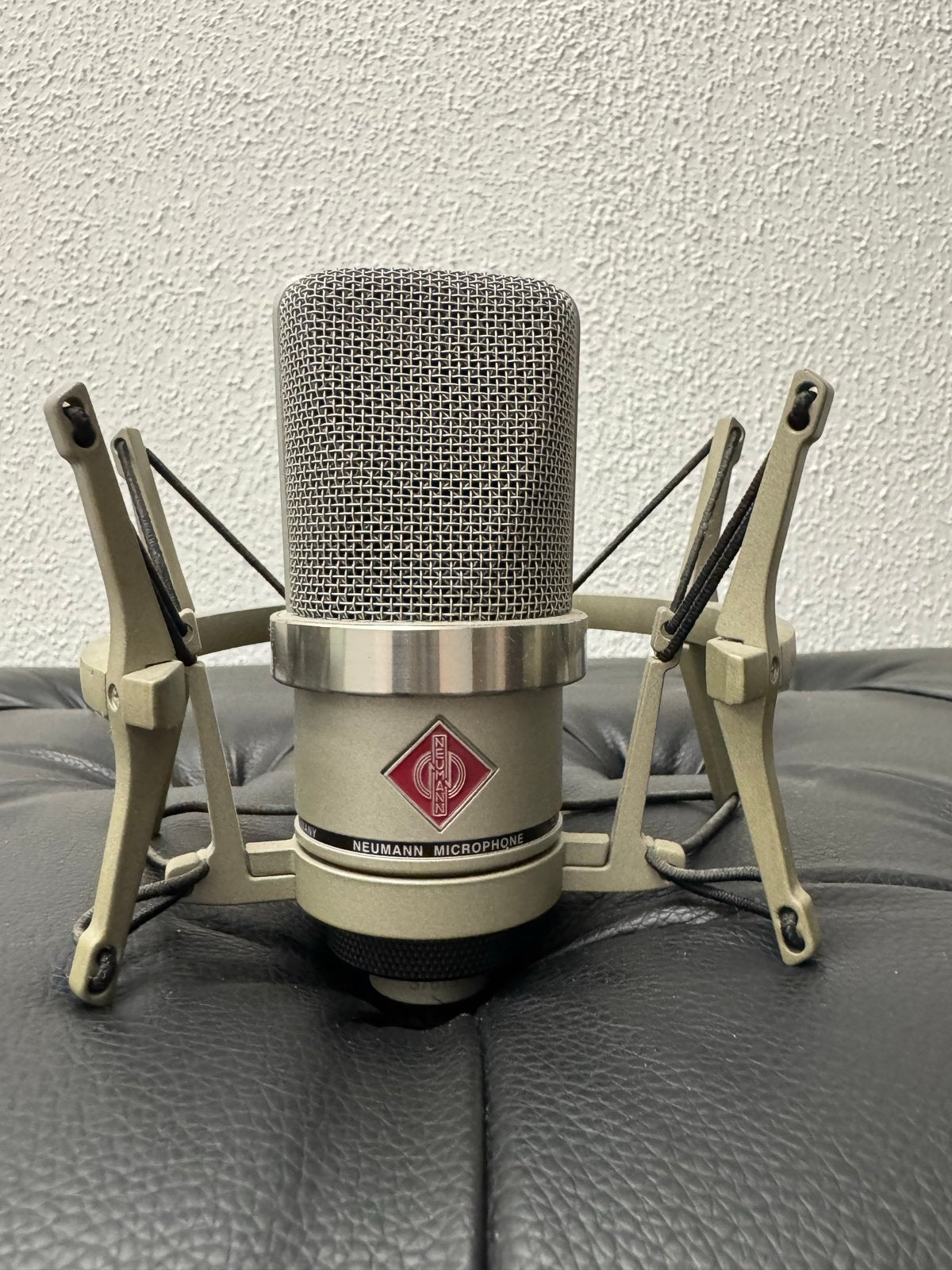 Neumann TLM 102 Grootmembraan Condensatormicrofoon - Nikkel, Ophalen, Zo goed als nieuw, Studiomicrofoon