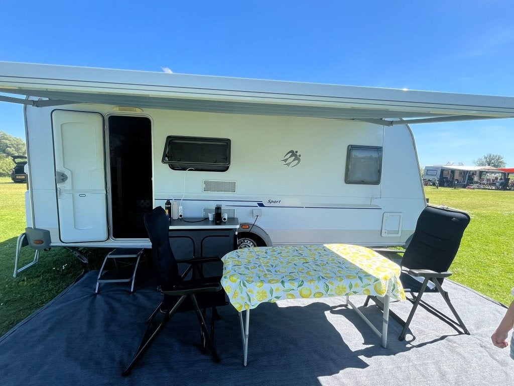 Knaus Sport 500 FDK (2010) – Ruime 6-persoons gezinscaravan, Treinzit, Particulier, 5 tot 6 meter, Knaus