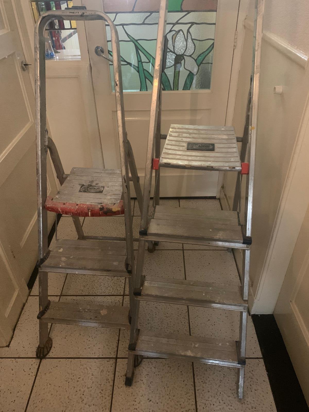 Twee Altrex werktrappen, Ophalen, Gebruikt, Minder dan 2 meter