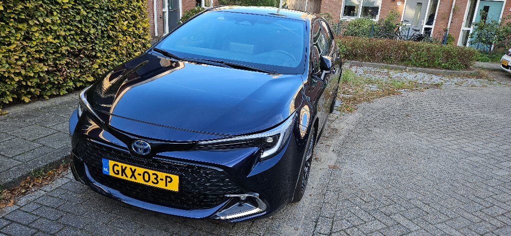Toyota Corolla Hatchback Dynamic 2024 1.8 Hybrid 140pk, Auto's, 450 kg, Blauw, Origineel Nederlands, Grijs