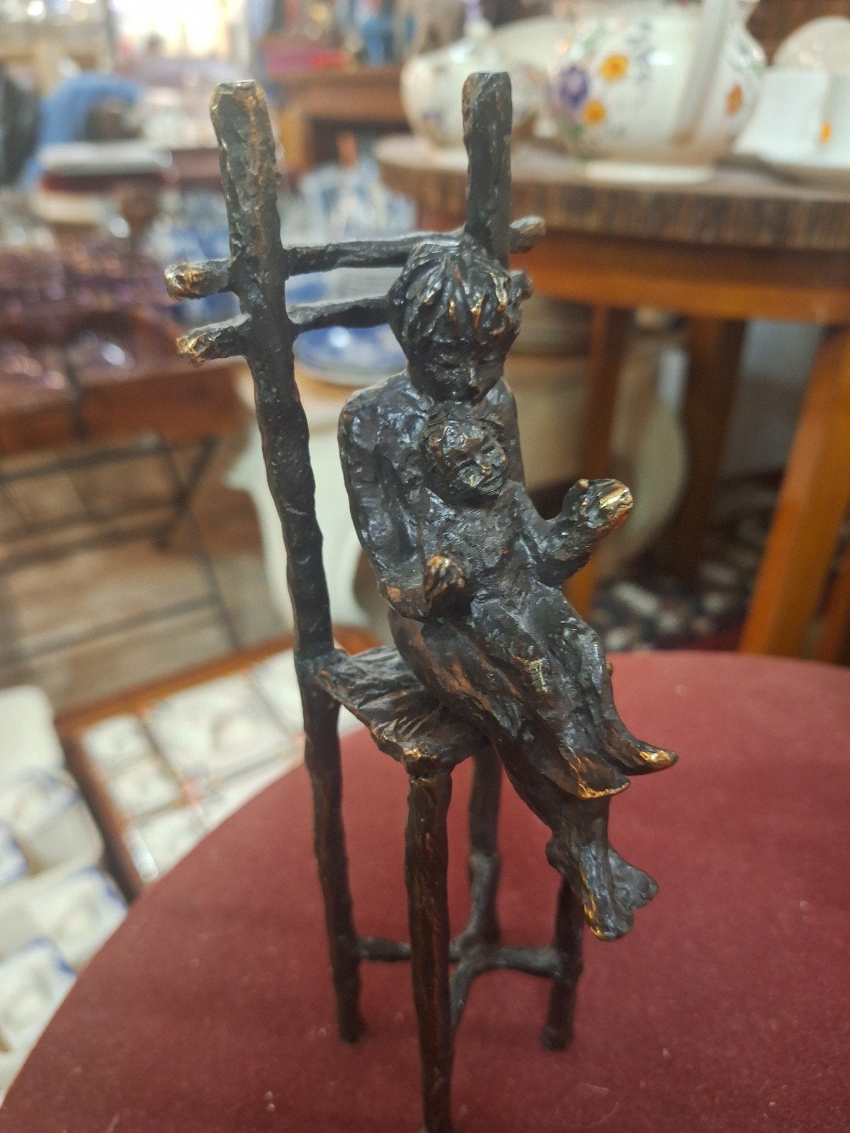 Bronzen sculptuur 'Stoel' door Astrid Veldhuyzen, Overige onderwerpen, Ophalen of Verzenden, Beeld, Bruin