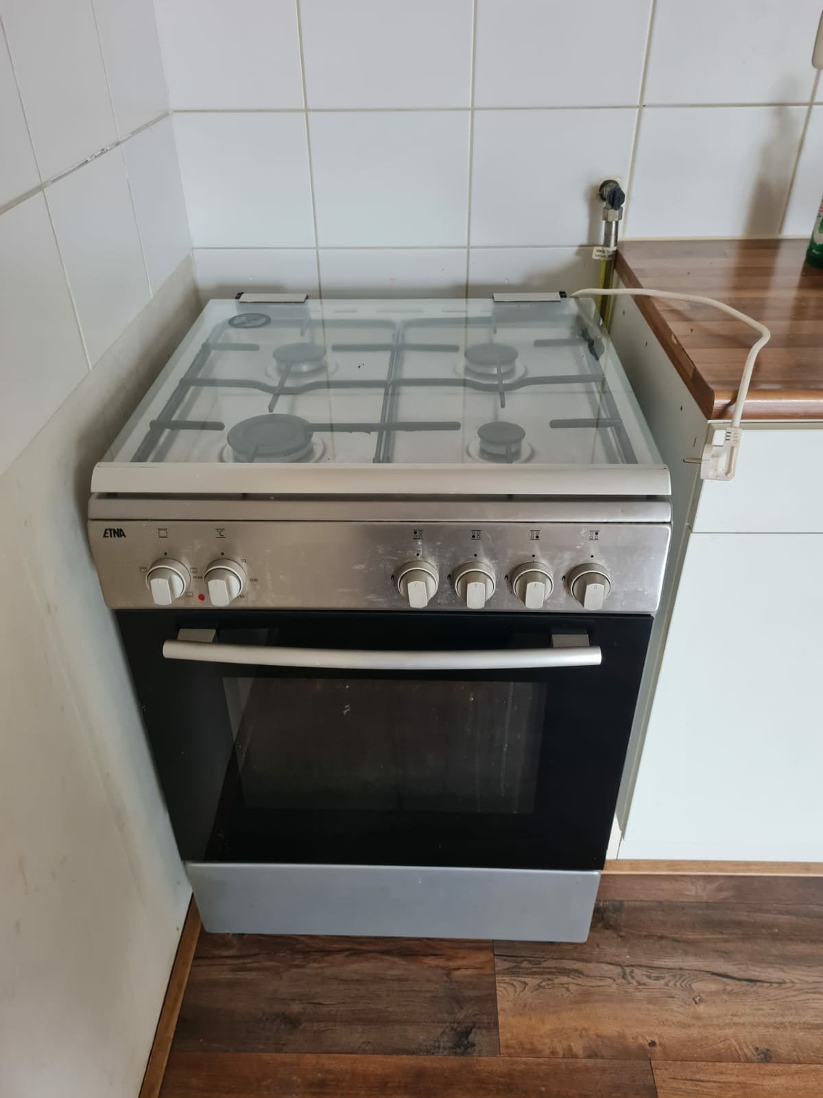 etna gasfornuis grijs in goede staat., Gas, Vrijstaand, 85 tot 90 cm, 4 kookzones