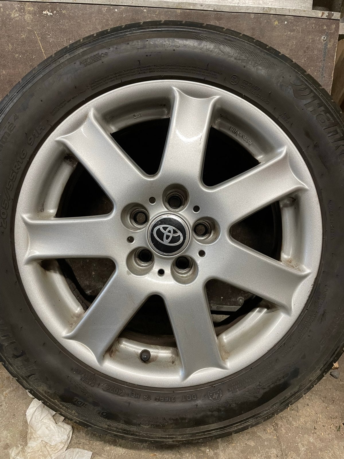 Zomerbanden 205/55R16 met Toyota 16 inch velgen, Auto-onderdelen, Ophalen, Gebruikt, 16 inch, Banden en Velgen