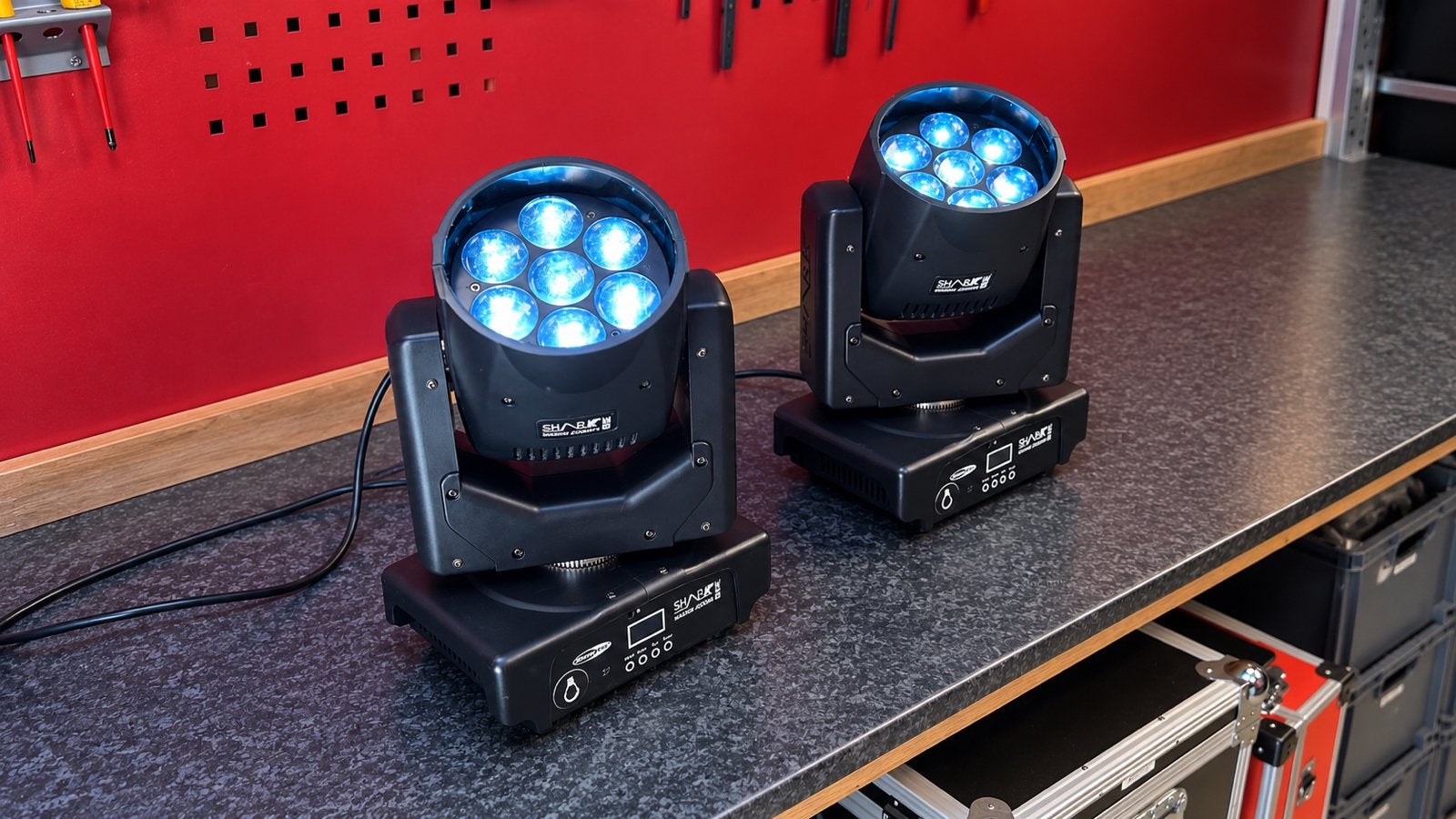 2x Showtec Shark ZOOM Wash One movinghead - nieuwstaat, Ophalen of Verzenden, Zo goed als nieuw, Licht, Geluidgestuurd