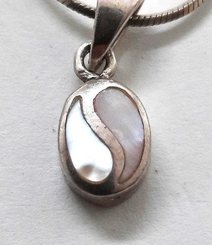 Zilveren yin en yang hanger met parelmoer, met ketting 925, Ophalen, Zo goed als nieuw, Zilver, Zilver