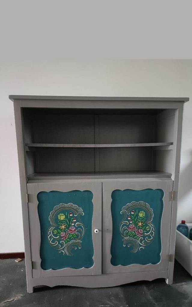 Unieke handgeschilderde kast met bloemmotief, Huis en Inrichting, Kasten | Boekenkasten, Gebruikt, 100 tot 150 cm, 100 tot 150 cm