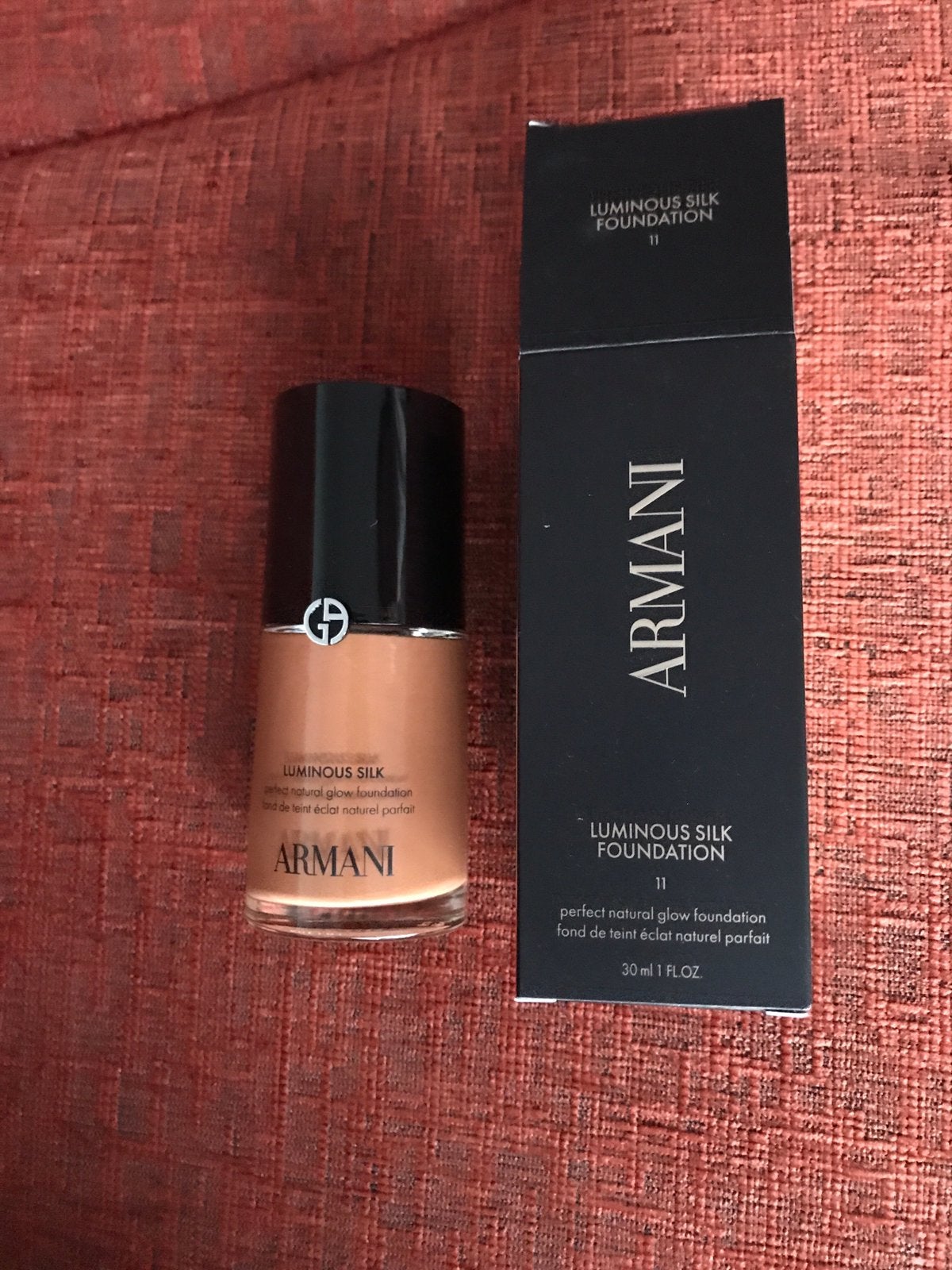 Armani luminous silk foundation 11 30ml perfect natural glow, Overige kleuren, Gehele gezicht, Nieuw, Ophalen of Verzenden