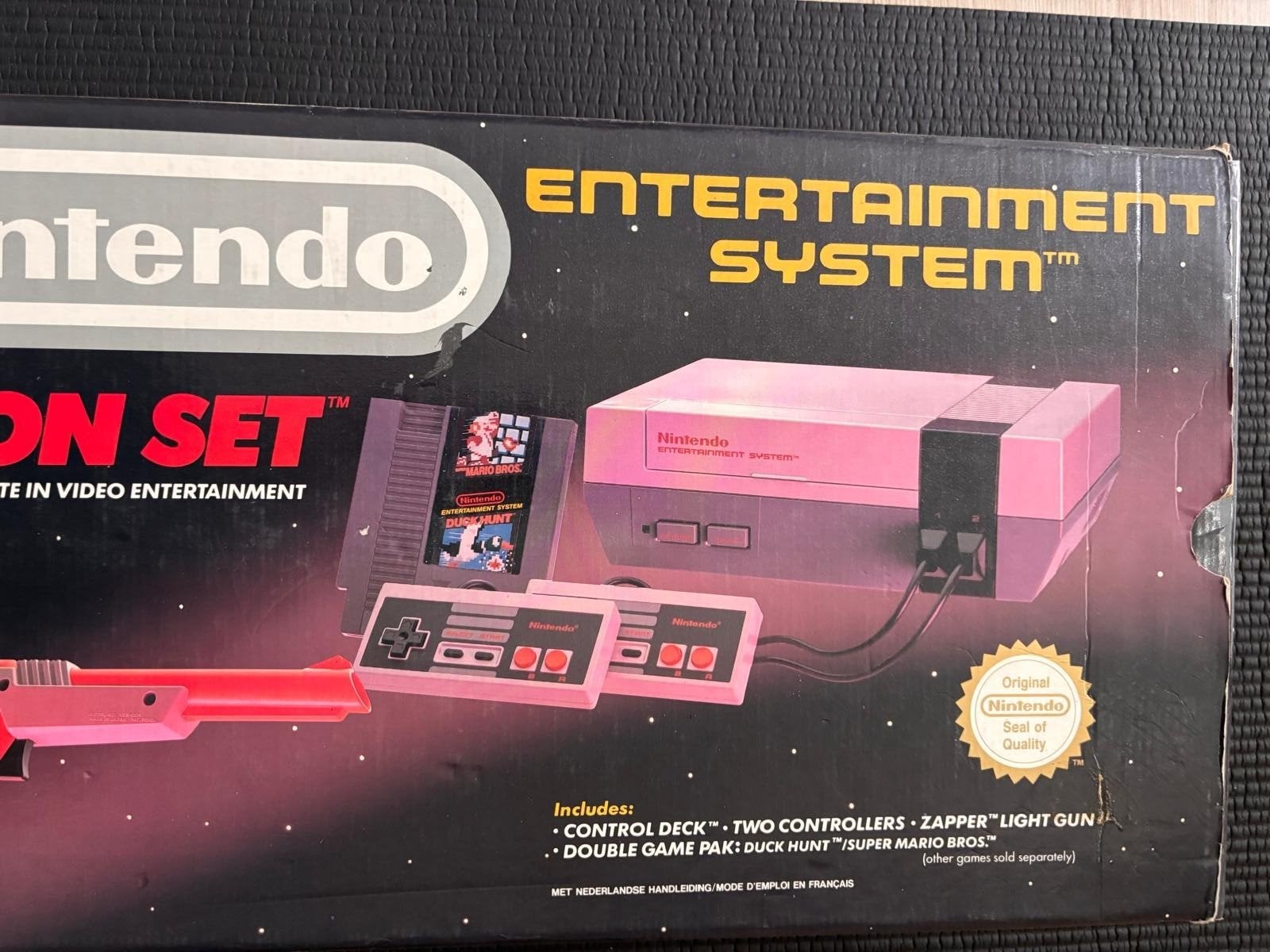 Nintendo NES Action Set - Compleet met doos en zapper, Spelcomputers en Games, Spelcomputers | Nintendo NES, Gebruikt, Met 1 controller