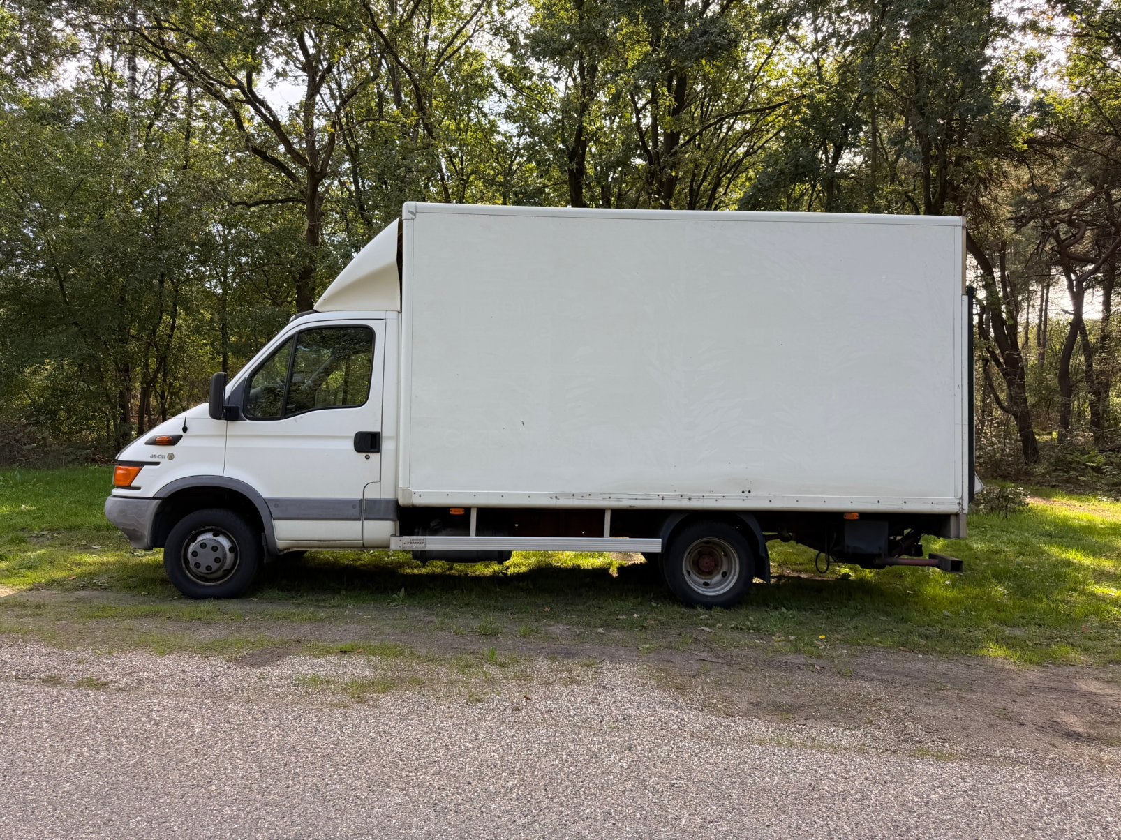 Te koop Iveco Daily 2000 Bakwagen met Dhollandia laadklep, Auto's, ABS, 4 cilinders, Iveco, Wit