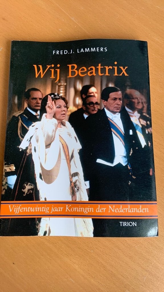 Wij Beatrix - Fred J. Lammers, Ophalen of Verzenden, Gelezen