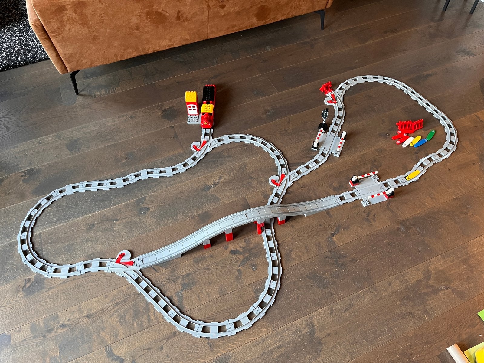 Duplo treinbaan met locomotief en start stop tegels., Ophalen, Zo goed als nieuw, Complete set, Duplo