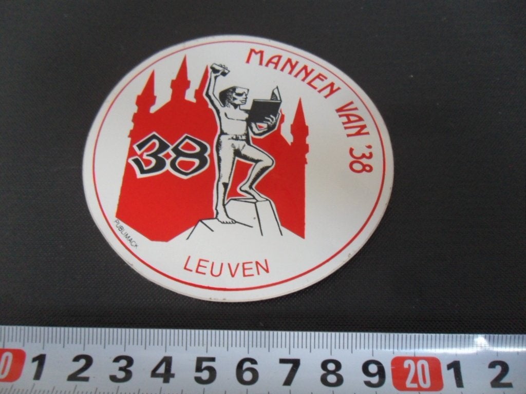 sticker België Leuven Mannen van '38, Verzamelen, Ophalen, Zo goed als nieuw