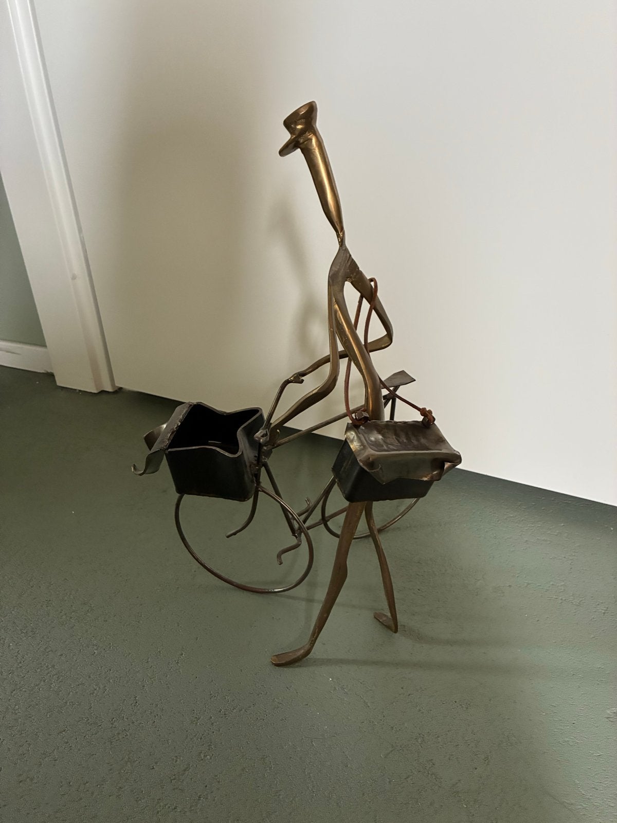 Vintage bronzen en metalen beeld fietser met manden, Antiek en Kunst, Ophalen of Verzenden