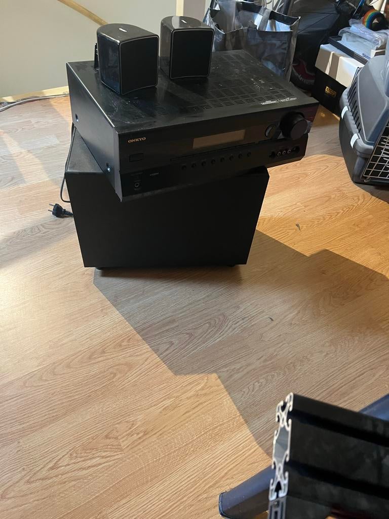 Onkyo AV Receiver met subwoofer en satelliet speakers, Audio, Tv en Foto, Home Cinema-sets, Gebruikt, 2.1-systeem, Minder dan 40 watt