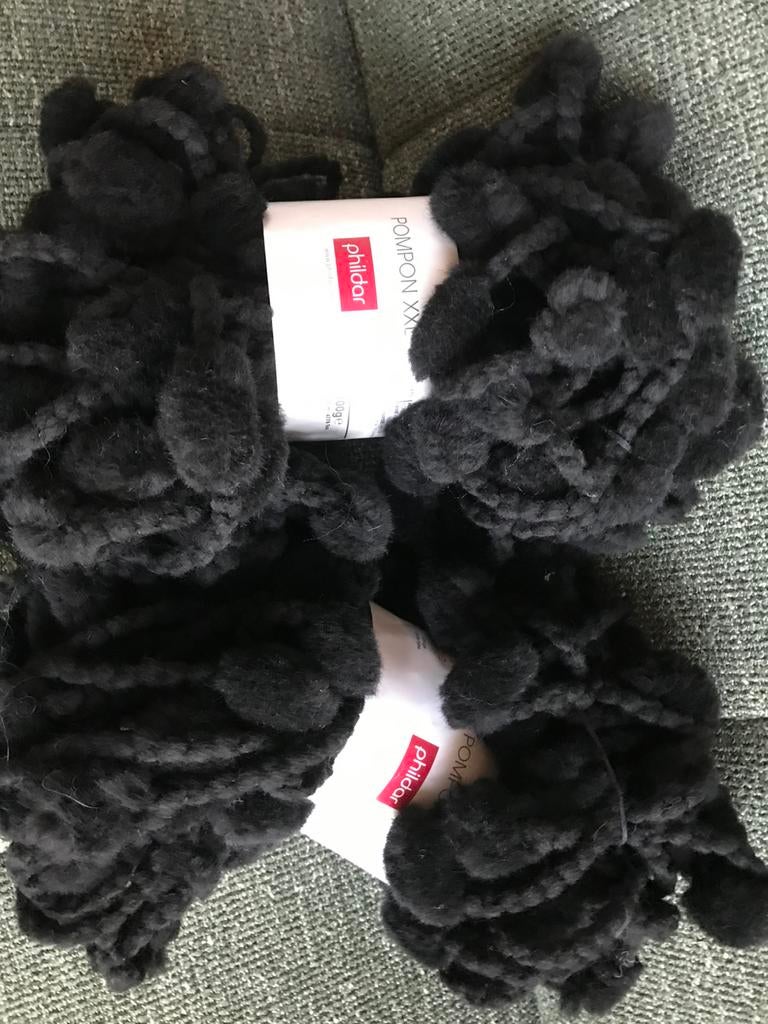 2 bollen Phildar pompon XXL zwart met echte wol! nieuw!, Ophalen of Verzenden, Nieuw, Breien of Haken, Wol of Garen