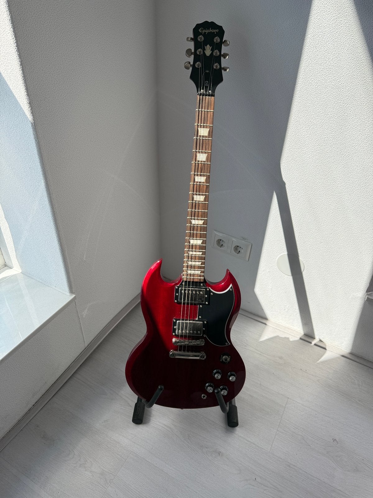 Epiphone SG gitaar met tas, versterker en accessoires., Muziek en Instrumenten, Ophalen, Zo goed als nieuw, Solid body, Epiphone