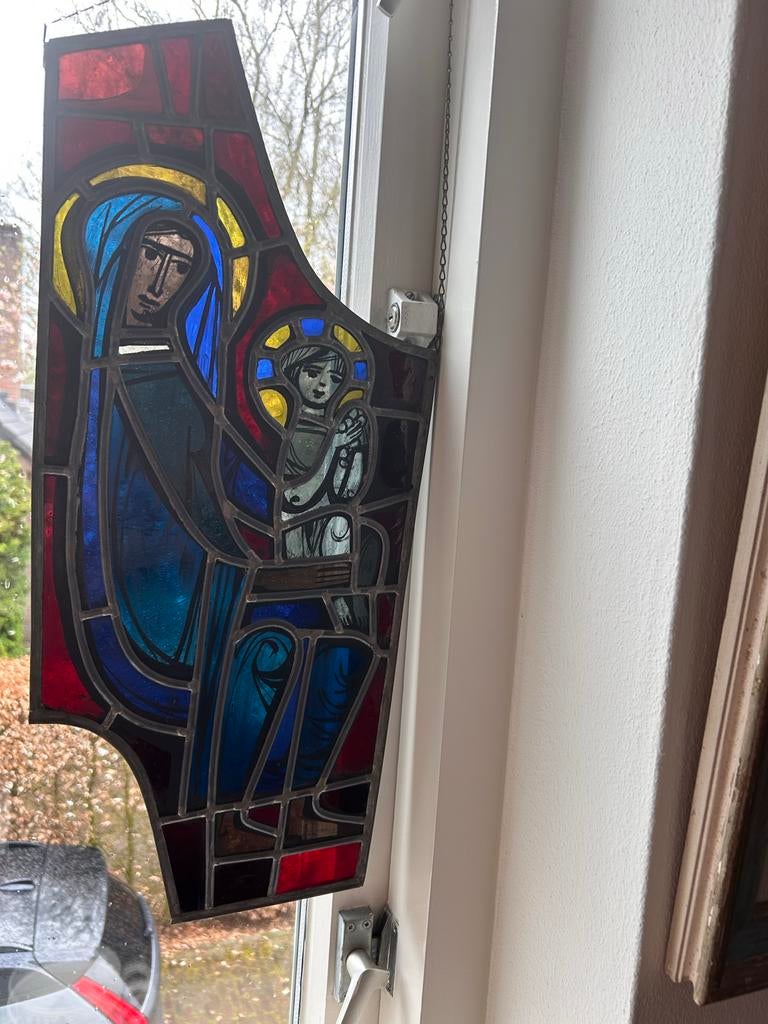 Glas in lood paneel,gesigneerd Madonna en kind, Ophalen