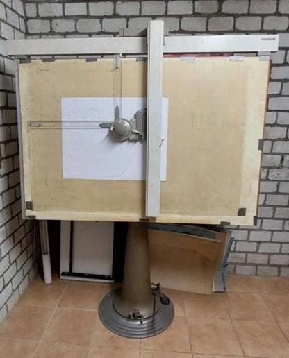 Nike Eskilstuna tekentafel met Kuhlman tekenarm, Ophalen, Gebruikt, 130 tot 150 cm