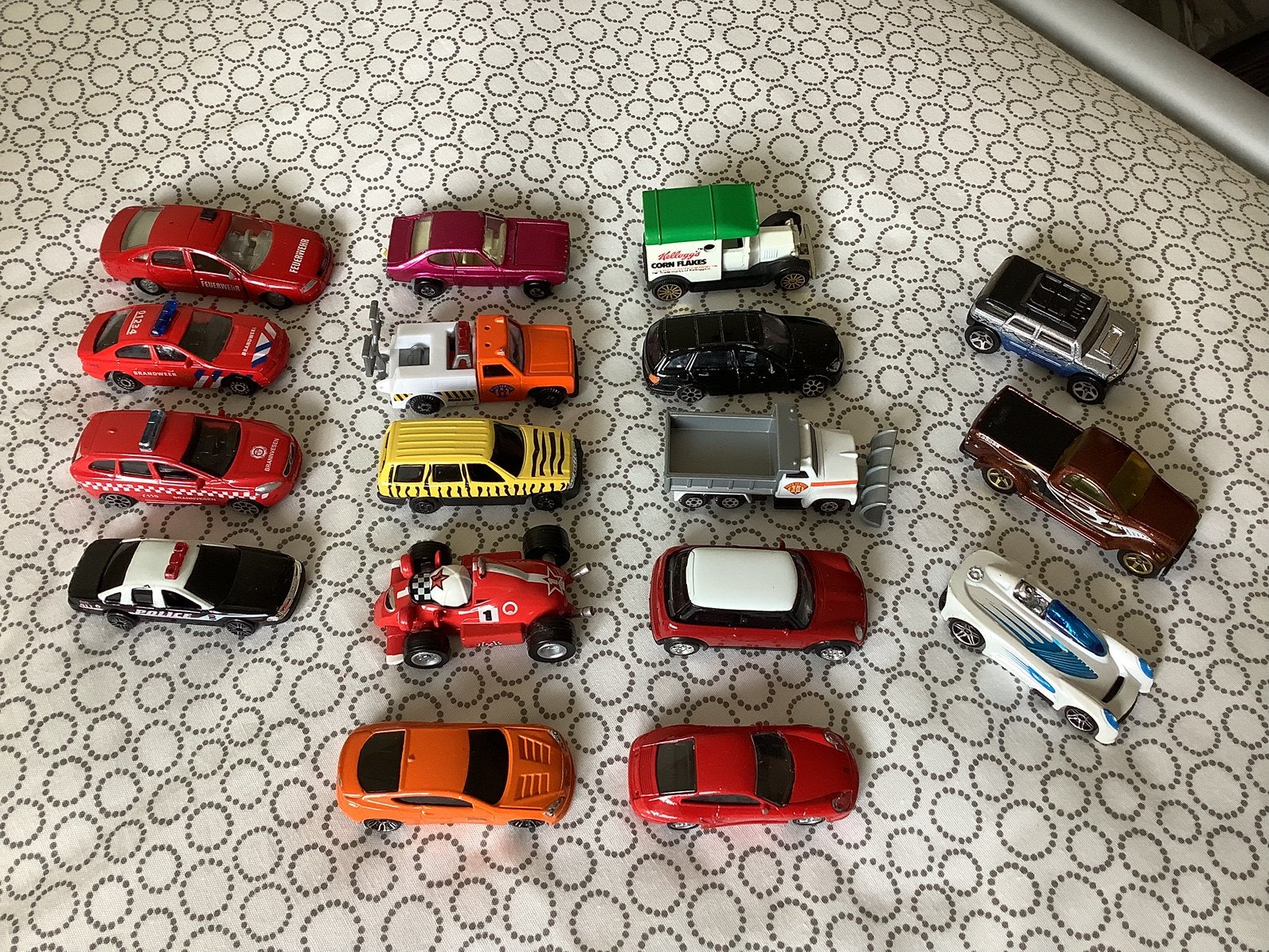 14 autootjes ( metaal) 3 hotweels 1 motor., Ophalen, Zo goed als nieuw, Auto