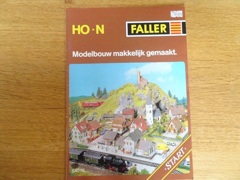 Modeltreinen. Faller modelbouw makkelijk gemaakt. 5 euro., Hobby en Vrije tijd, Overige merken, Verzenden, Gelijkstroom of Wisselstroom