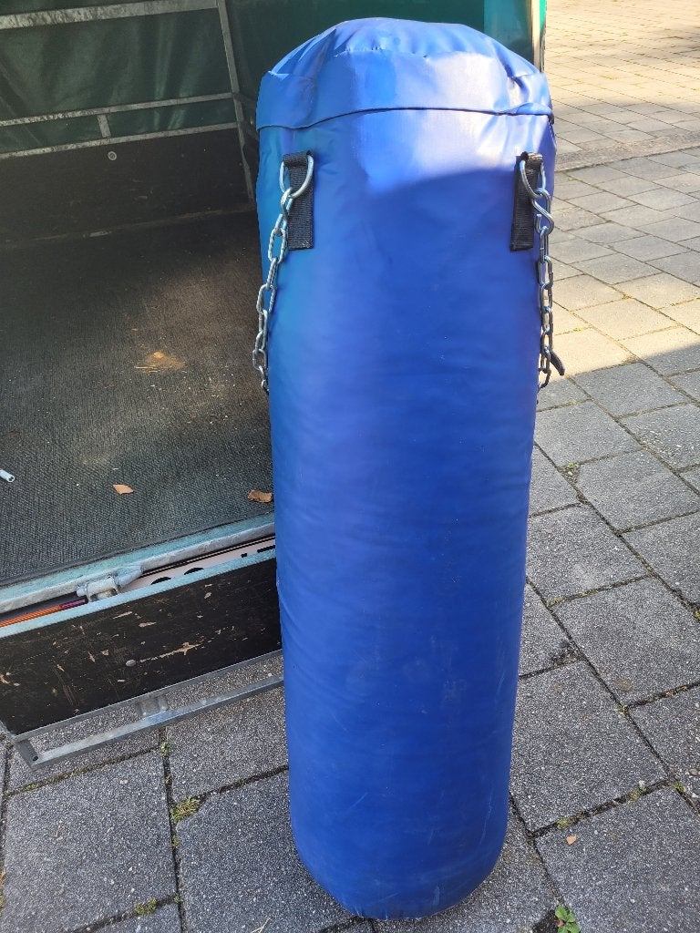 Blauwe bokszak met kettingen, Ophalen, Zo goed als nieuw, Bokszak